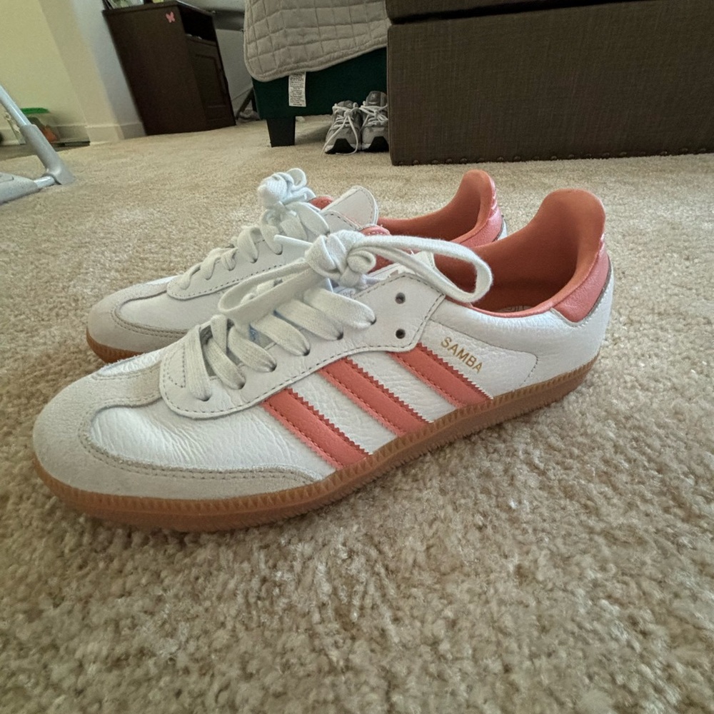 Adidas Sambas women size 7
